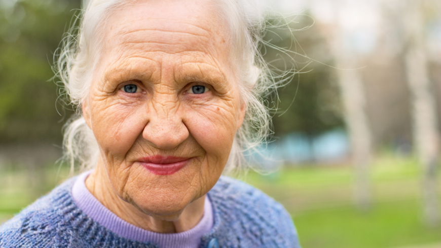 Der er ikke noget typisk sygdomsbillede ved knogleskørhed. Det er en stille sygdom, der ikke giver nogen symptomer, før man rammes af et knoglebrud. Foto: Shutterstock